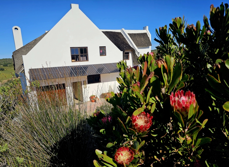 5 Bedroom Property for Sale in Stilbaai Oos Western Cape